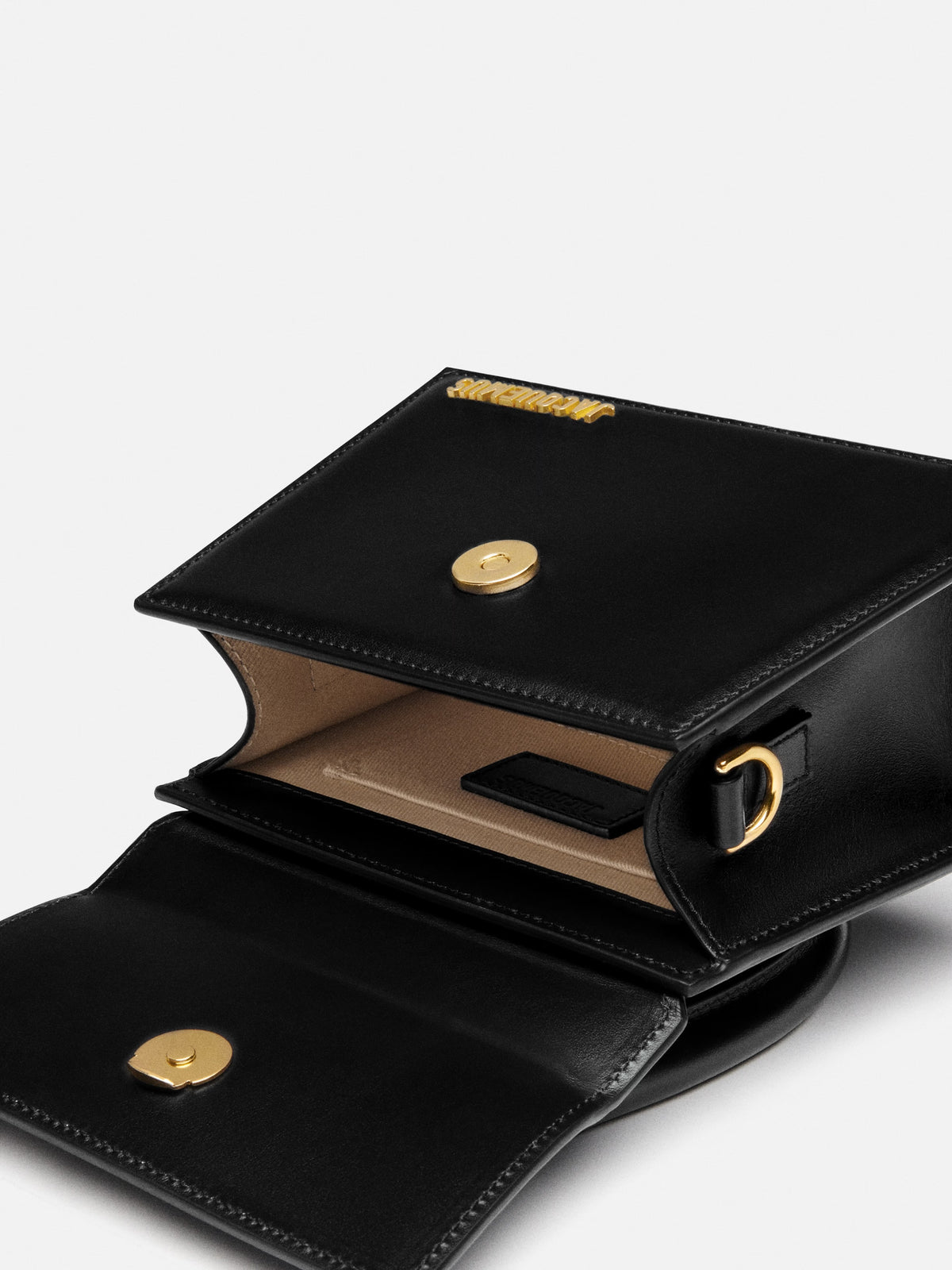 Jacquemus Women Chiquito Moyen Handbags Black