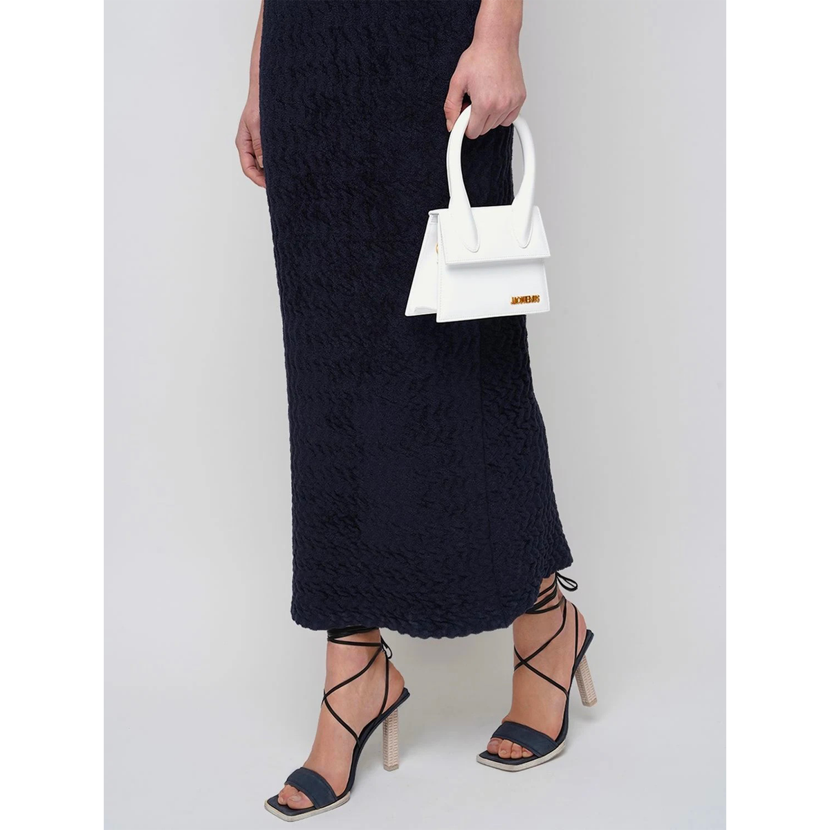 Jacquemus Women Chiquito Moyen Crossbody Bags White